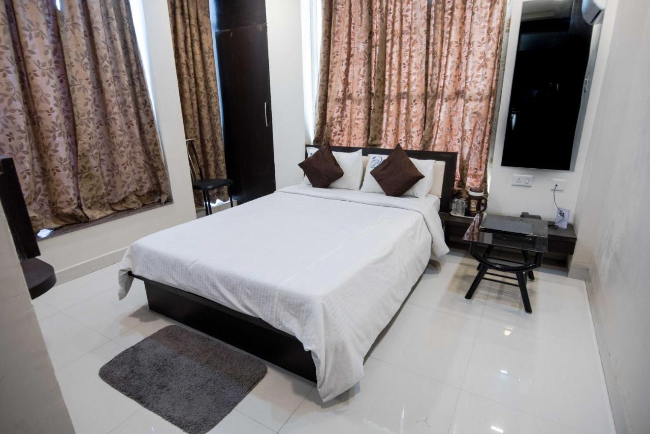 Hotel Mayur Palace Бопал Екстериор снимка